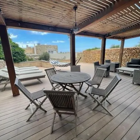 Villa Dar Dragun: Luxury 3br Bright Spacious House & Pool