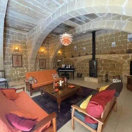 Dar Dragun: Luxury 3br Bright Spacious House & Pool