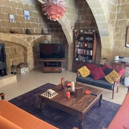 Dar Dragun: Luxury 3br Bright Spacious House & Pool *