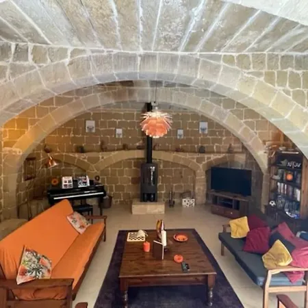 Dar Dragun: Luxury 3br Bright Spacious House & Pool * San Lawrenz