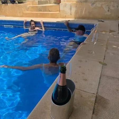 Dar Dragun: Luxury 3br Bright Spacious House & Pool Vilă *