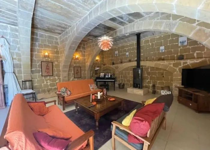 Dar Dragun: Luxury 3br Bright Spacious House & Pool