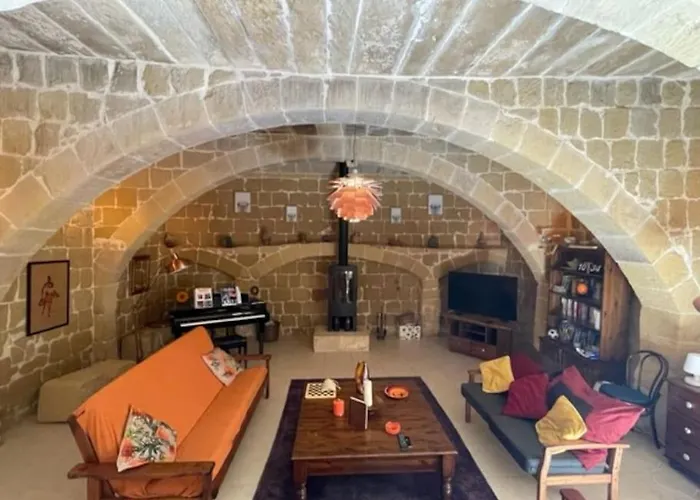 Dar Dragun: Luxury 3br Bright Spacious House & Pool * San Lawrenz